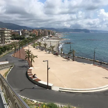 Apartment In Riviera Ligure